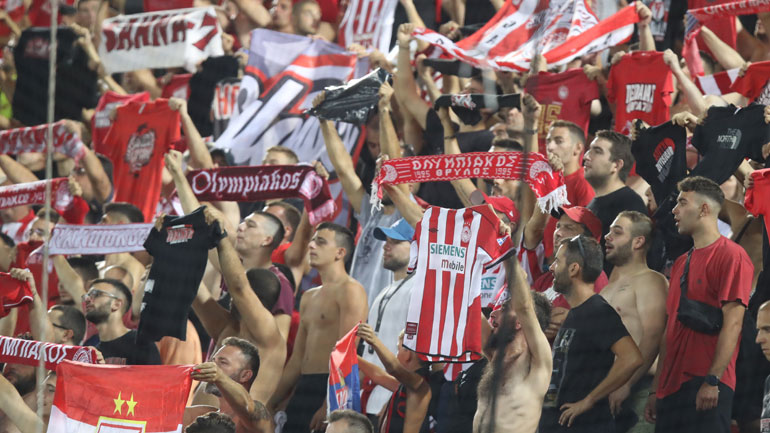 Άξιοι συγχαρητηρίων οι φίλαθλοι του Ολυμπιακού: Η ομάδα τους πελαγοδρομούσε στο γήπεδο και αυτοί την αποθέωναν!