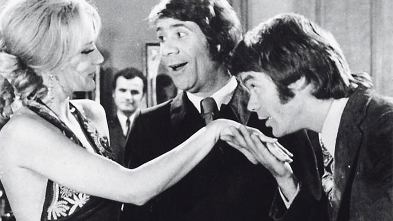 Σταύρος Παράβας:  Ο «Φίφης» που έγινε «Mάγκας» και έκανε στροφή στο κλασικό ρεπερτόριο