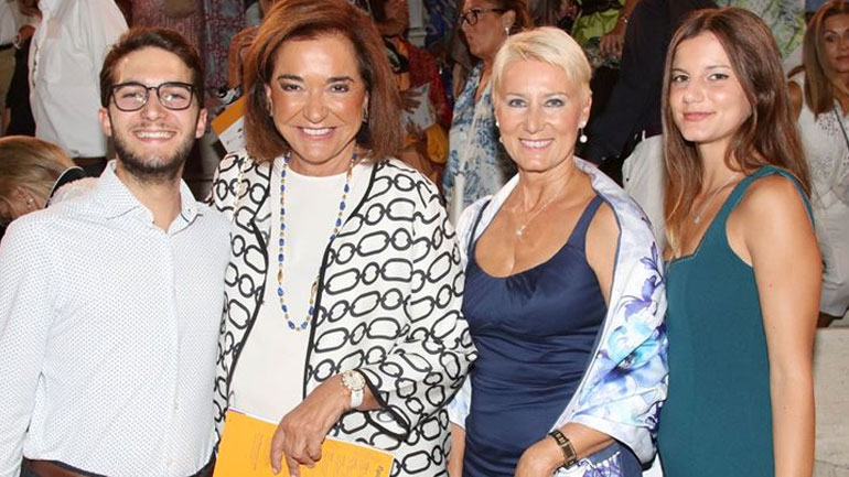 Νατάσα Παζαΐτη: Σπάνια δημόσια εμφάνιση με τα παιδιά της Αλέξανδρο και Αλίκη στο Ηρώδειο