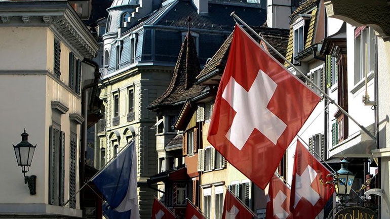 Ελβετία: Οι αρχές ξεκινούν έρευνα για ψεύτικες αφίσες καλώντας τους Ελβετούς για το αν καταναλώνουν υπέρμετρη ενέργεια