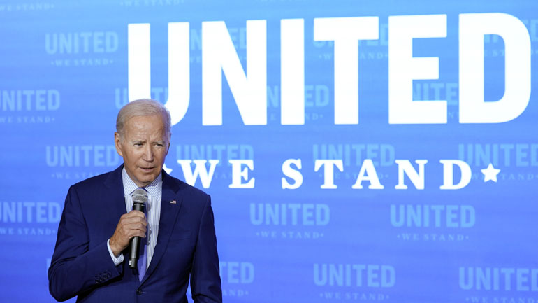 Ο Μπάιντεν καλεί τους Αμερικανούς να αντιμετωπίσουν τους υπέρμαχους της υπεροχής της λευκής φυλής