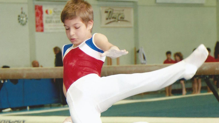 Ο Σταύρος Γκίνης σε πολύ μικρή ηλικία σε προσπάθειά του στο όργανο του ίππου