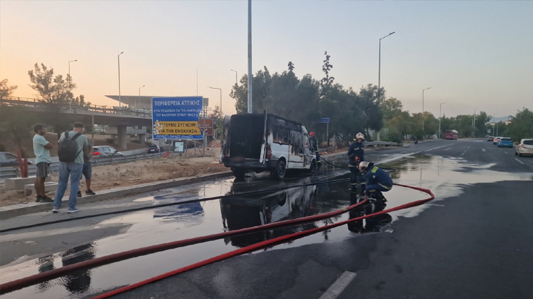 Φάληρο: Μεγάλη φωτιά σε φορτηγό