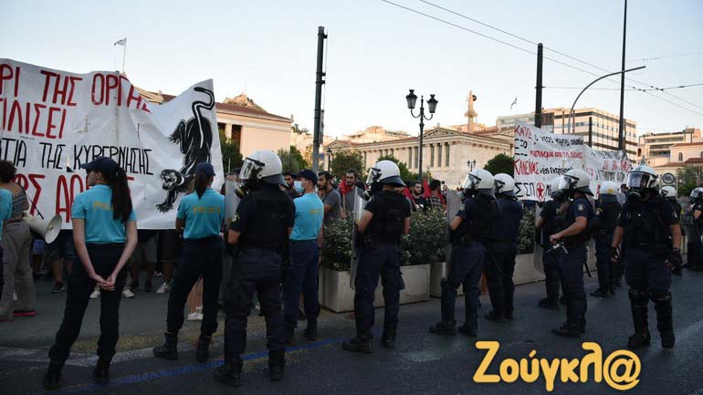 Πορεία διαμαρτυρίας των φοιτητικών συλλόγων στα Προπύλαια