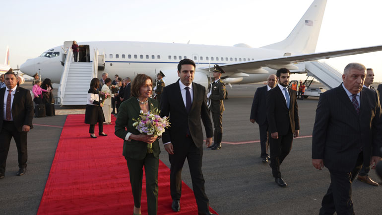 Αρμενία: Η Νάνσι Πελόζι στο Γερεβάν μετά τις συγκρούσεις με το Αζερμπαϊτζάν