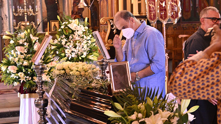 Το τελευταίο αντίο στην Ειρήνη Παπά