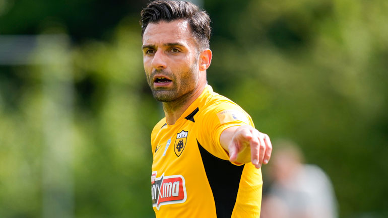 Στο νοσοκομείο με ασθενοφόρο ο Τζαβέλλας – Χτύπησε τζάμι στ’ αποδυτήρια κι έκοψε το χέρι του!