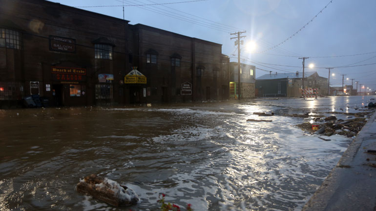 Η Αλάσκα αντιμέτωπη με την ισχυρότερη καταιγίδα των τελευταίων 50 ετών