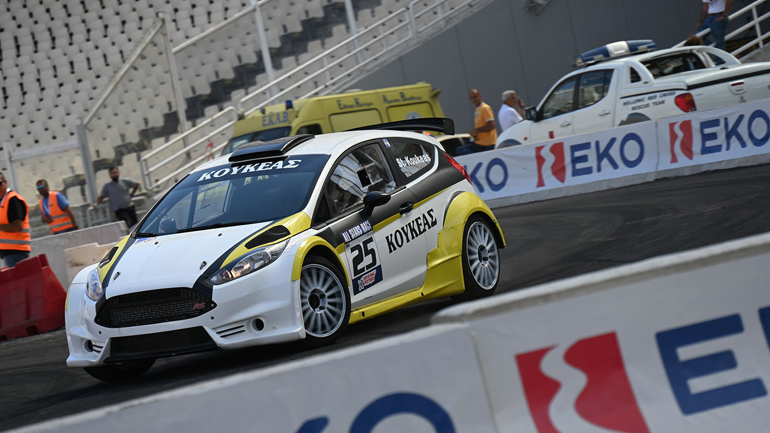 Αυλαία στις εκδηλώσεις στην ασφάλτινη πίστα της υπερειδικής του EKO Rally Acropolis στο ΟΑΚΑ