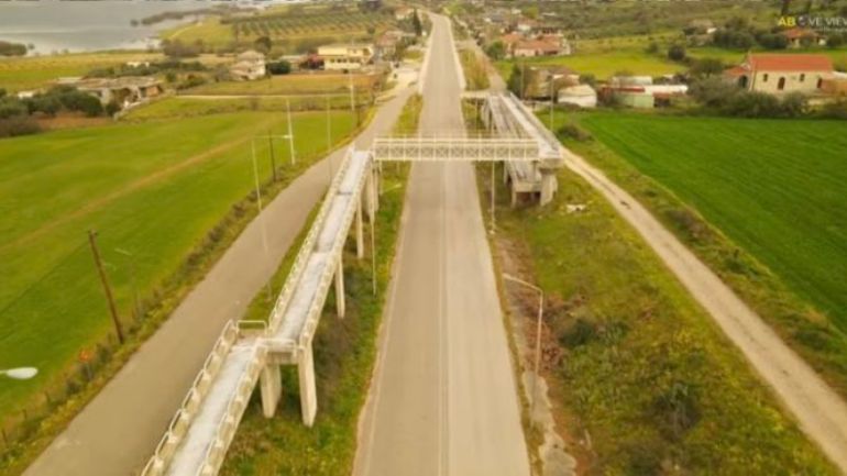 Δείτε την πιο άχρηστη πεζογέφυρα της Ελλάδας που βρίσκεται στο Ρίβιο Αιτωλοακαρνανίας