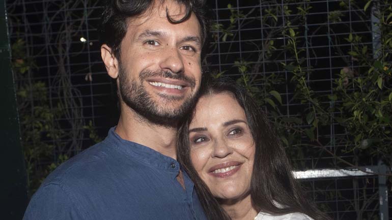 Ορφέας Αυγουστίδης: Καμάρωσε τη μητέρα του Μαρία Τζομπανάκη στο θέατρο