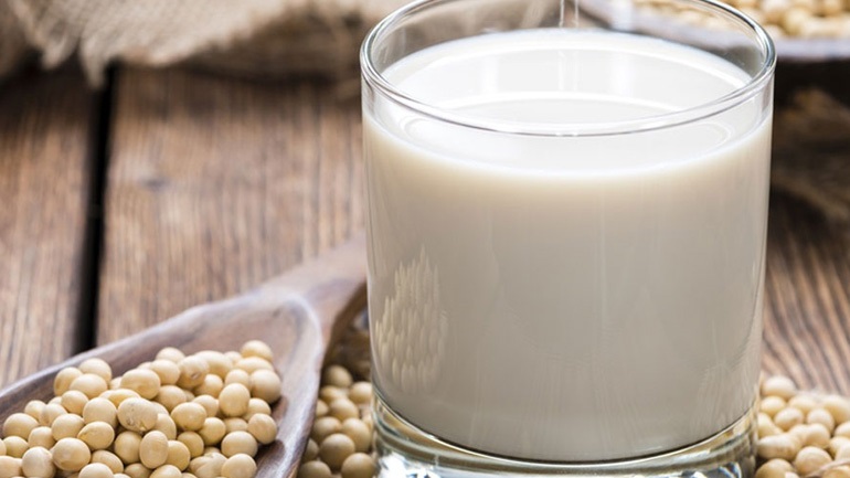 Μπορεί η σόγια να “θηλυκοποιήσει” τους άνδρες;