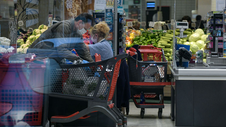 Σούπερ μάρκετ: Η ακρίβεια ευνοεί τα προϊόντα ιδιωτικής ετικέτας και δοκιμάζει την πιστότητα των επωνύμων