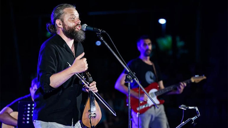 Γιώργος Νικηφόρου Ζερβάκης on the road: O ανήσυχος καλλιτέχνης υπόσχεται μαγικές φθινοπωρινές βραδιές!