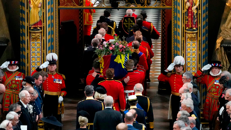 Το «ύστατο χαίρε» στη βασίλισσα Ελισάβετ