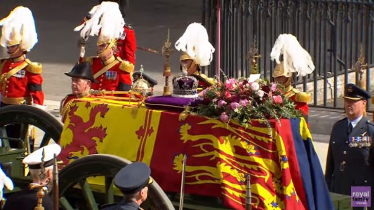 Από το Χονγκ Κονγκ μέχρι το Σίδνεϊ , χιλιάδες άνθρωποι παρακολούθησαν την κηδεία της Ελισάβετ Από το Χονγκ Κονγκ μέχρι το Σίδνεϊ , χιλιάδες άνθρωποι παρακολούθησαν την κηδεία της Ελισάβετ