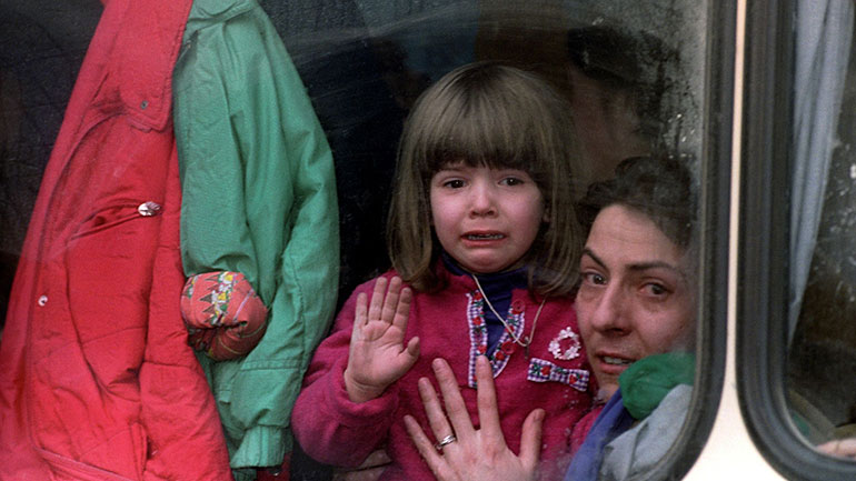 Μια φωτογραφία τραβηγμένη πριν από 30 χρόνια στο βομβαρδισμένο Σεράγεβο, «ζωντανεύει» στη Δράμα