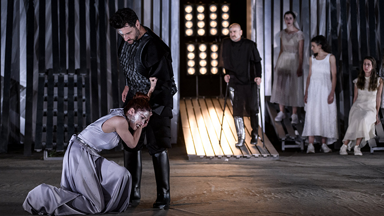 «Ιφιγένεια εν Αυλίδι» σε σκηνοθεσία Θέμη Μουμουλίδη στο Ηρώδειο