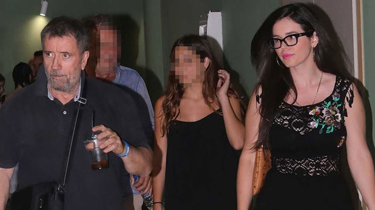 Σπύρος Παπαδόπουλος: Με μελαχρινή συνοδό στο θέατρο μετά τον χωρισμό του από την Νικολέτα Κοτσαηλίδου