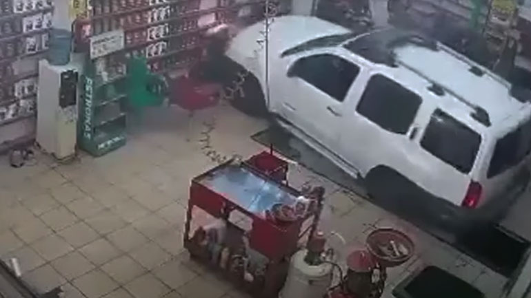 Πήγε να αφήσει το αμάξι στο συνεργείο και πάτησε τον μηχανικό