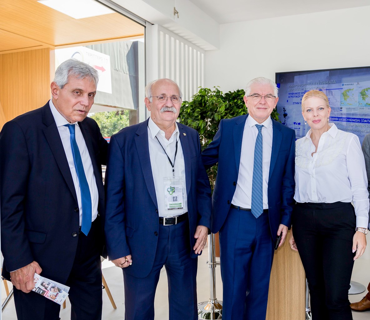 O Πρόεδρος του ΕΛΓΑ, Ανδρέας Λυκουρέντζος στο περίπτερο της NEUROPUBLIC