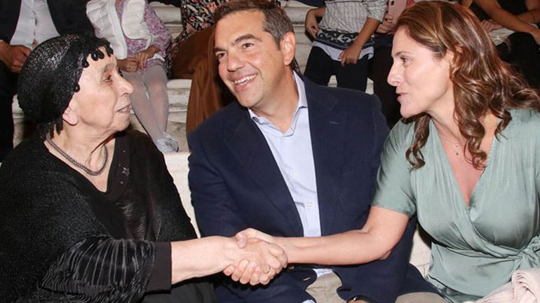 Αλέξης Τσίπρας & Μπέτυ Μπαζιάνα: Βραδινή έξοδος στο Ηρώδειο