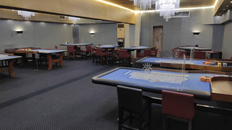 Έφοδος της ΕΛ.ΑΣ. και 15 συλλήψεις σε παράνομο μίνι καζίνο στο κέντρο της Αθήνας