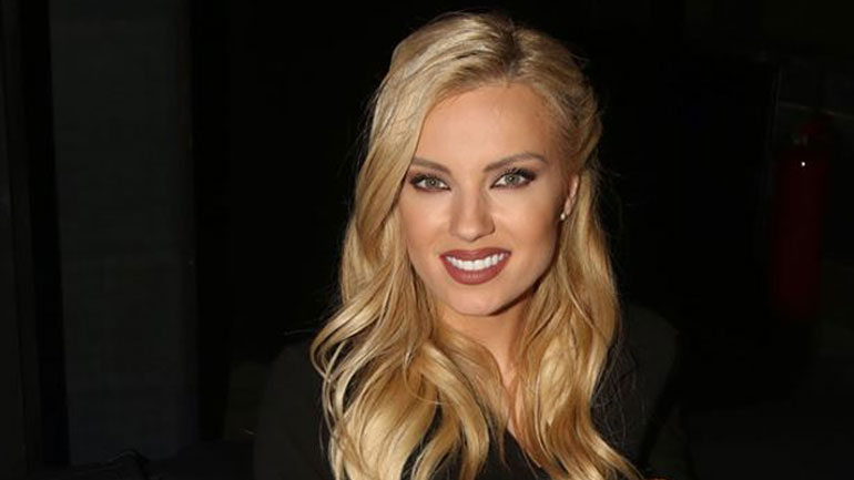 Τζούλια Νόβα: «Η προηγούμενη σχέση μου μού έλεγε ότι δεν κάνω για μαμά…»