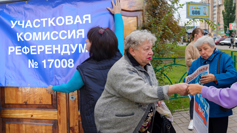 Δημοψηφίσματα στην Ουκρανία υπό τη σκιά της επιστράτευσης στη Ρωσία