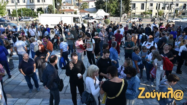 Μεγάλη συγκέντρωση των υγειονομικών κατά της υποχρεωτικότητας στο Πάρκο Ελευθερίας