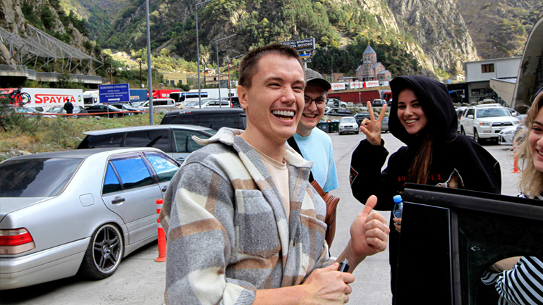 Τεράστιες ουρές οχημάτων σε συνοριακό σταθμό ελέγχου Ρωσίας -Γεωργίας