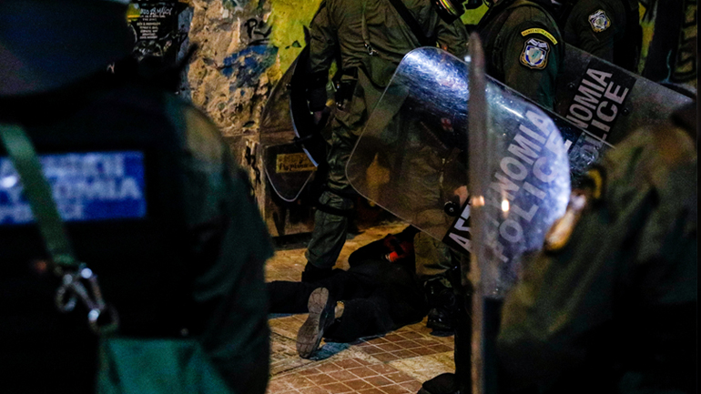 Δεκαεπτάχρονος ο συλληφθείς των επεισοδίων στα Εξάρχεια