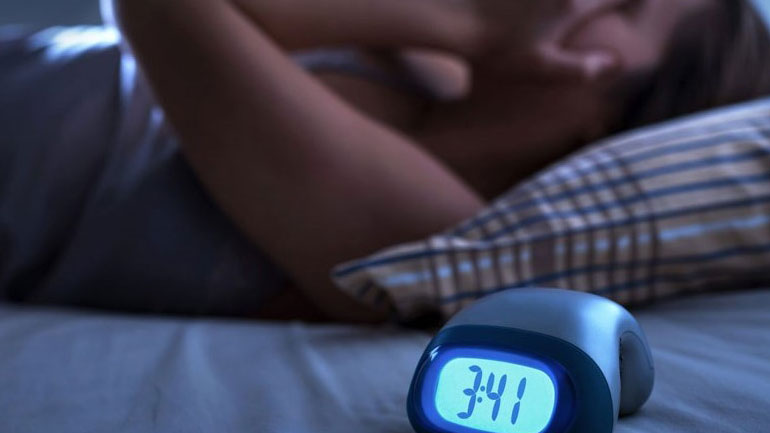 Όσοι κοιμούνται αργά το βράδυ έχουν μεγαλύτερο κίνδυνο για διάφορες παθήσεις