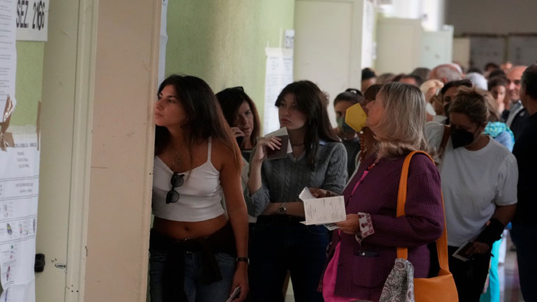 Ιταλία: Στους μισούς δήμους της χώρας, στις 12 το μεσημέρι, τοπική ώρα, είχε ψηφίσει το 18,39% των εχόντων δικαίωμα