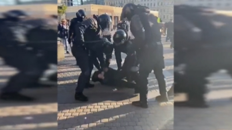 Με ένα βίντεο στο twitter το Κίεβο χλευάζει την μερική επιστράτευση στη Ρωσία