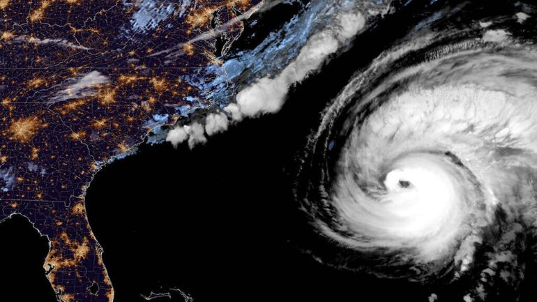 Ο κυκλώνας Φιόνα προκαλεί εκτενείς καταστροφές στις ανατολικές ακτές του Καναδά