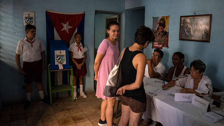 Κούβα: Νομιμοποιήθηκε ο γάμος και η υιοθεσία από ομοφυλόφιλους