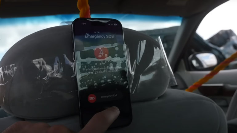 Τεστάροντας το νέο σύστημα του iPhone 14 που καλεί αυτόματα για βοήθεια μετά από τροχαίο