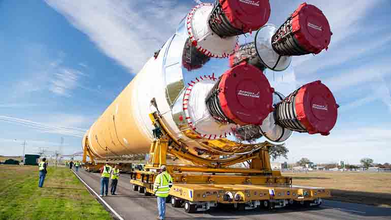 ΗΠΑ: H NASA αποσύρει τον διαστημικό πύραυλο SLS από την πλατφόρμα εκτόξευσης λόγω του τυφώνα Ίαν