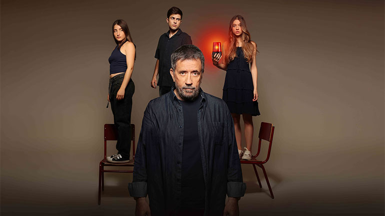 Κάνε ότι κοιμάσαι: Ο Νικόλας ανακαλύπτει τον εραστή της γυναίκας του