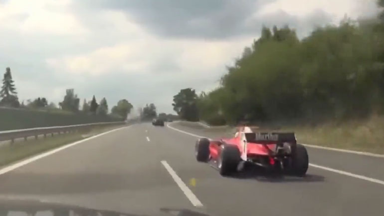 Βγήκε με αγωνιστικό μονοθέσιο στον δρόμο