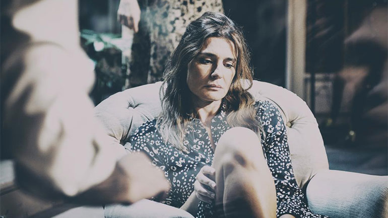 H Μαρία Ναυπλιώτου «Φιλουμένα Μαρτουράνο» – Πρώτες εικόνες από τις πρόβες στο θέατρο