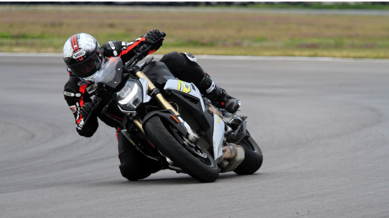 Απόλυτος έλεγχος με την BMW S 1000 R Απόλυτος έλεγχος με την BMW S 1000 R