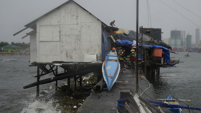 Το Βιετνάμ υποβαθμίζει τον τυφώνα Νόρου σε τροπική καταιγίδα