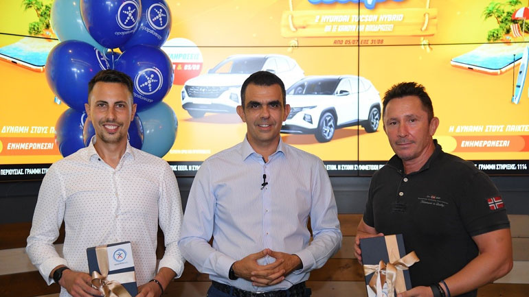 Οι τυχεροί νικητές με τον Chief Product Officer του ΟΠΑΠ, Φώτη Ζησιμόπουλο