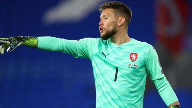 Αγωνία στον Ολυμπιακό για τον Βατσλίκ: Έγινε αναγκαστική αλλαγή στο ημίχρονο λόγω ενοχλήσεων στον ώμο!