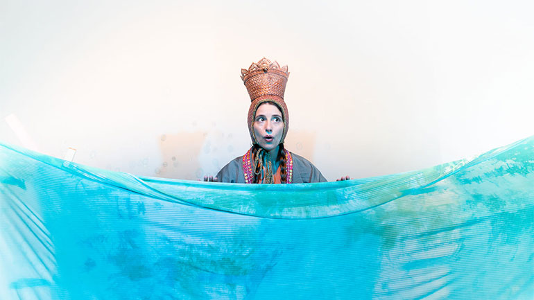 «Η Βασίλισσα των πάντων»: Η βρεφική παράσταση του Λάμπρου Φισφή ανεβαίνει για δεύτερη χρονιά