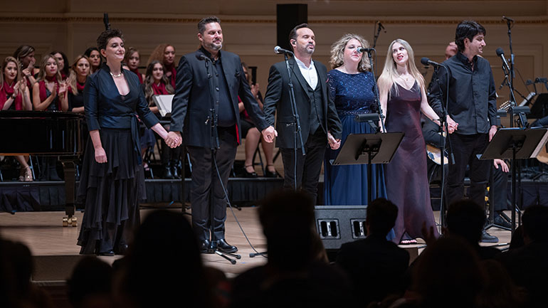 Με μεγάλη επιτυχία η συναυλία – αφιέρωμα στον Μίκη Θεοδωράκη, στο Carnegie Hall της Νέας Υόρκης