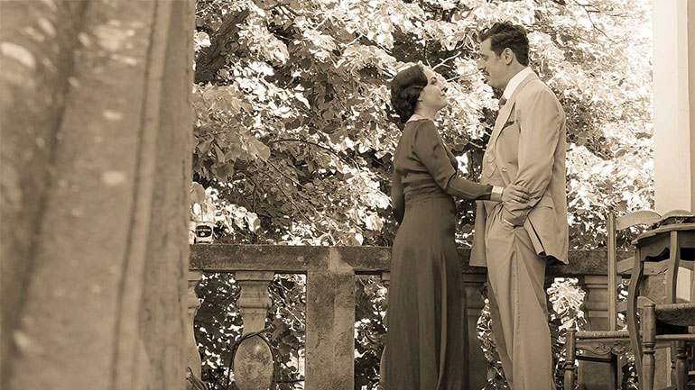 «Φλόγα και άνεμος»: Ο Παπανδρέου ζητάει σε γάμο τη Σοφία, ενώ η θεατρική κόντρα Κυβέλης-Κοτοπούλη αρχίζει