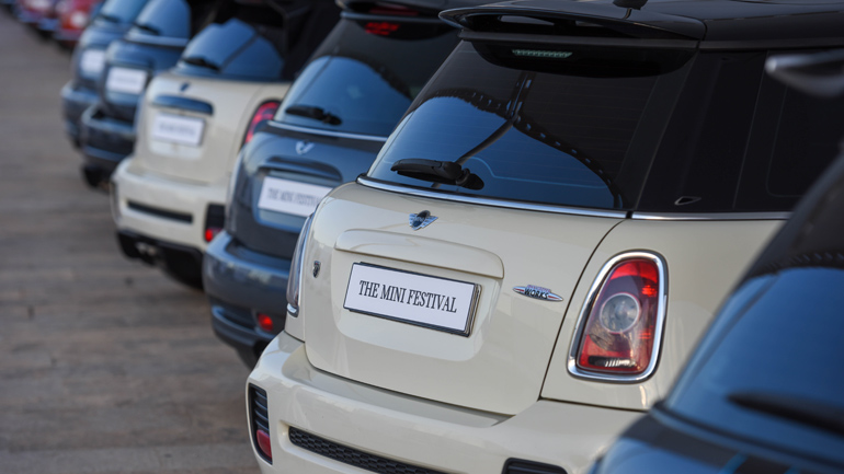 Η ιστορική κληρονομία των Mini πρόσφερε συγκινήσεις στο THE MINI FESTIVAL
